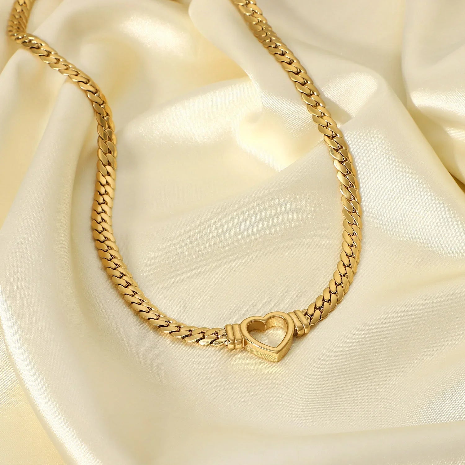 Vali Heart Choker Image