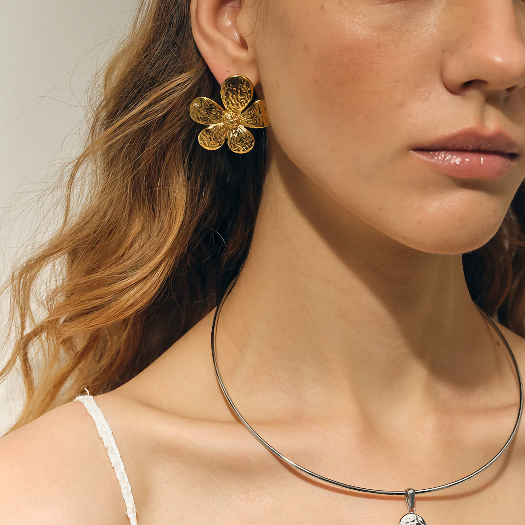 Daisy Gold Earrings Image