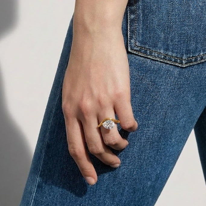 Dewdrop Diamond Gold Ring Image