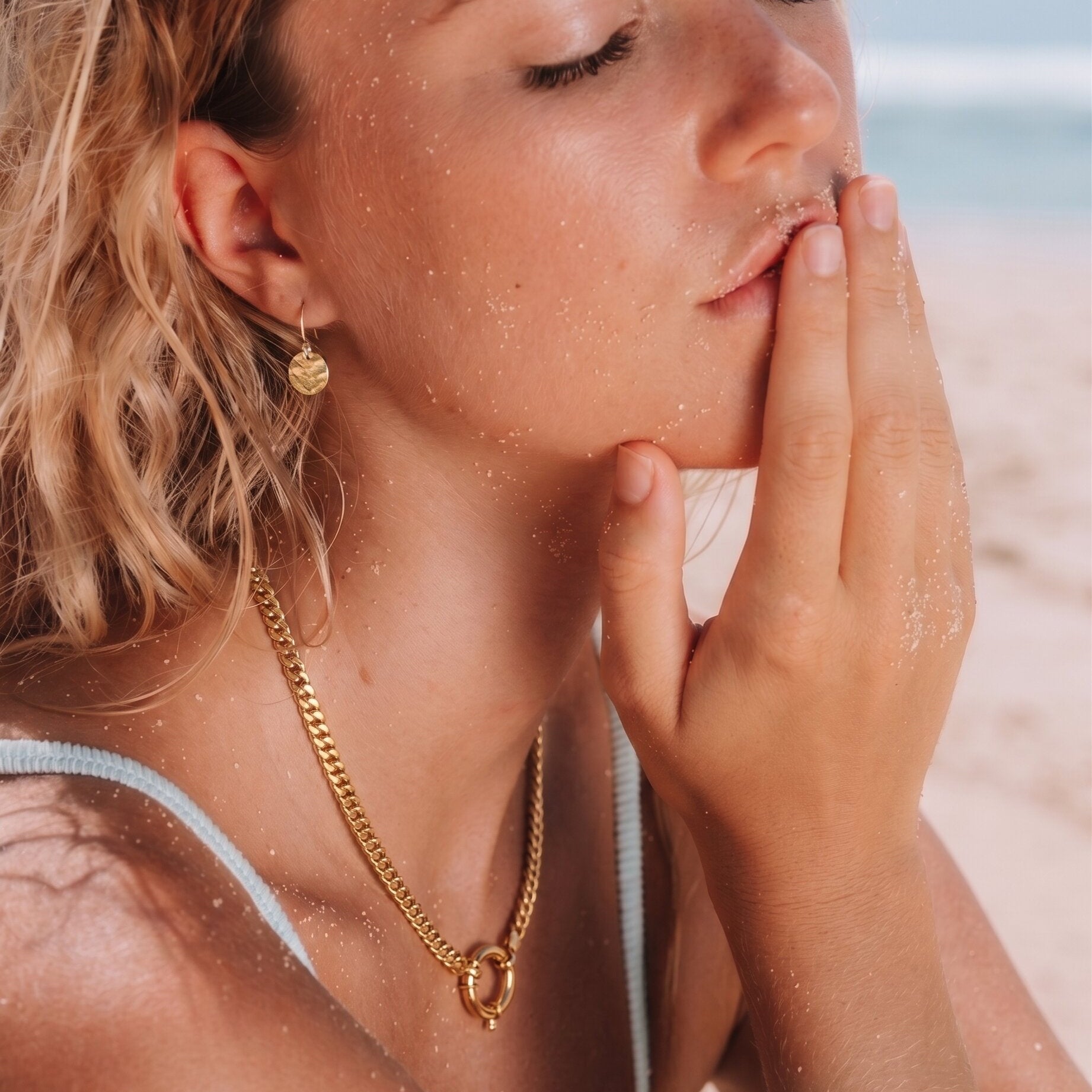 Gardenia Gold Herringbone Pendant Image