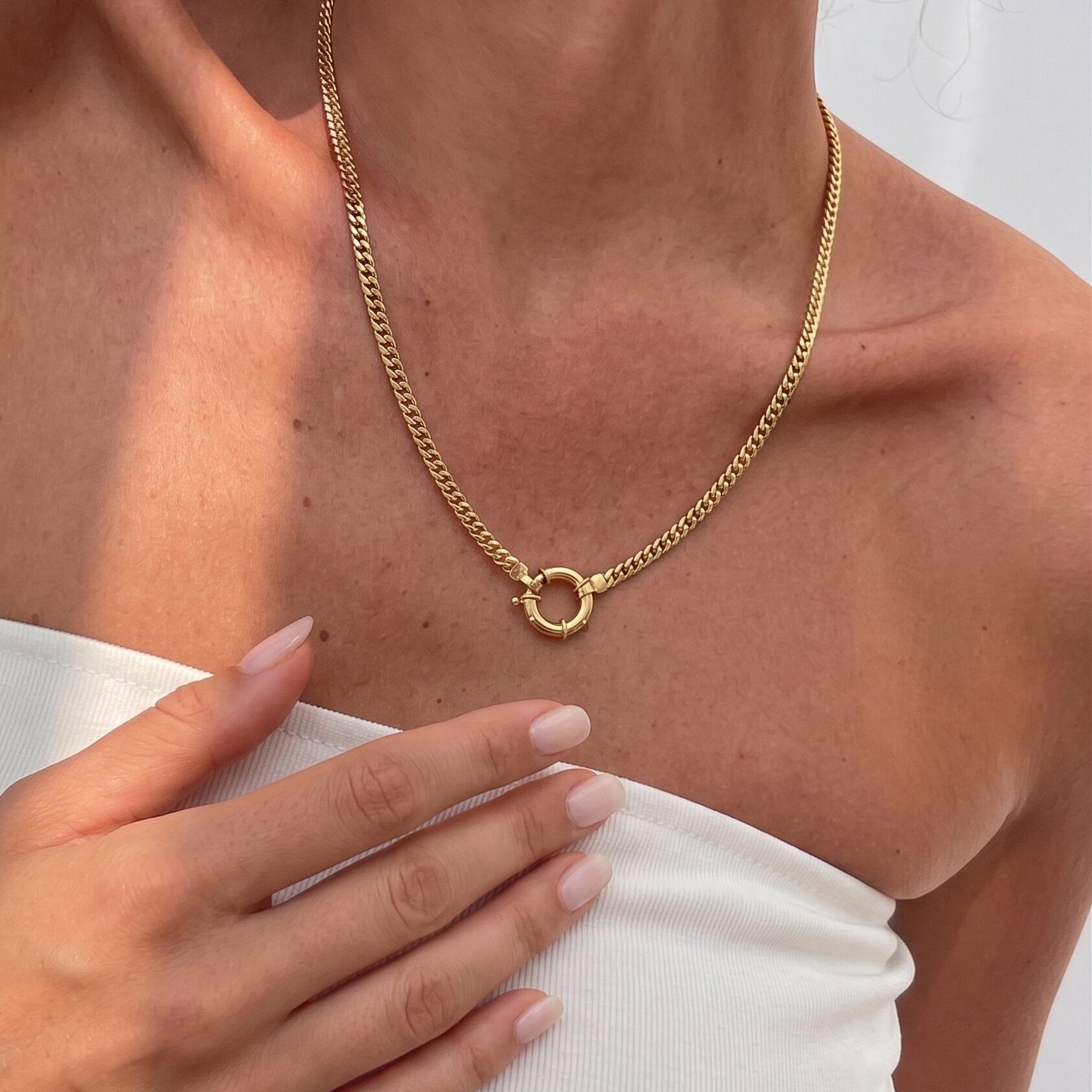 Gardenia Gold Herringbone Pendant Image