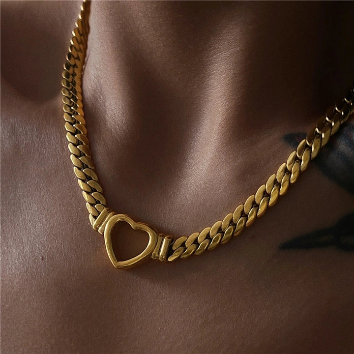 Vali Heart Choker