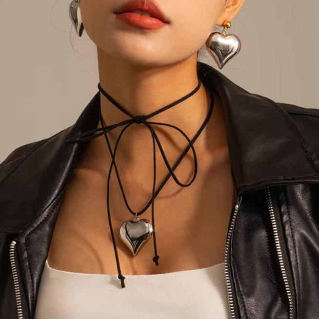 Lavine Heart Necklace Image