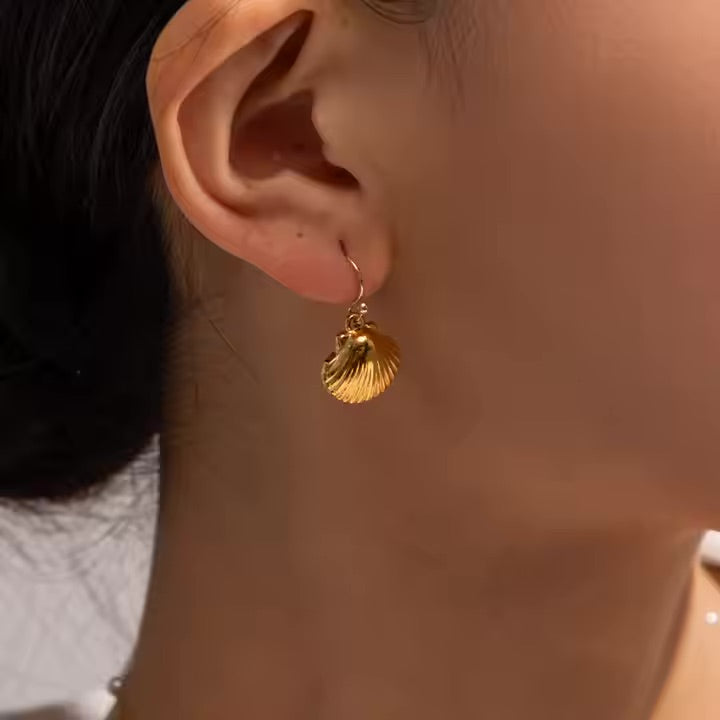 Breeze Gold Seashell Earrings Image