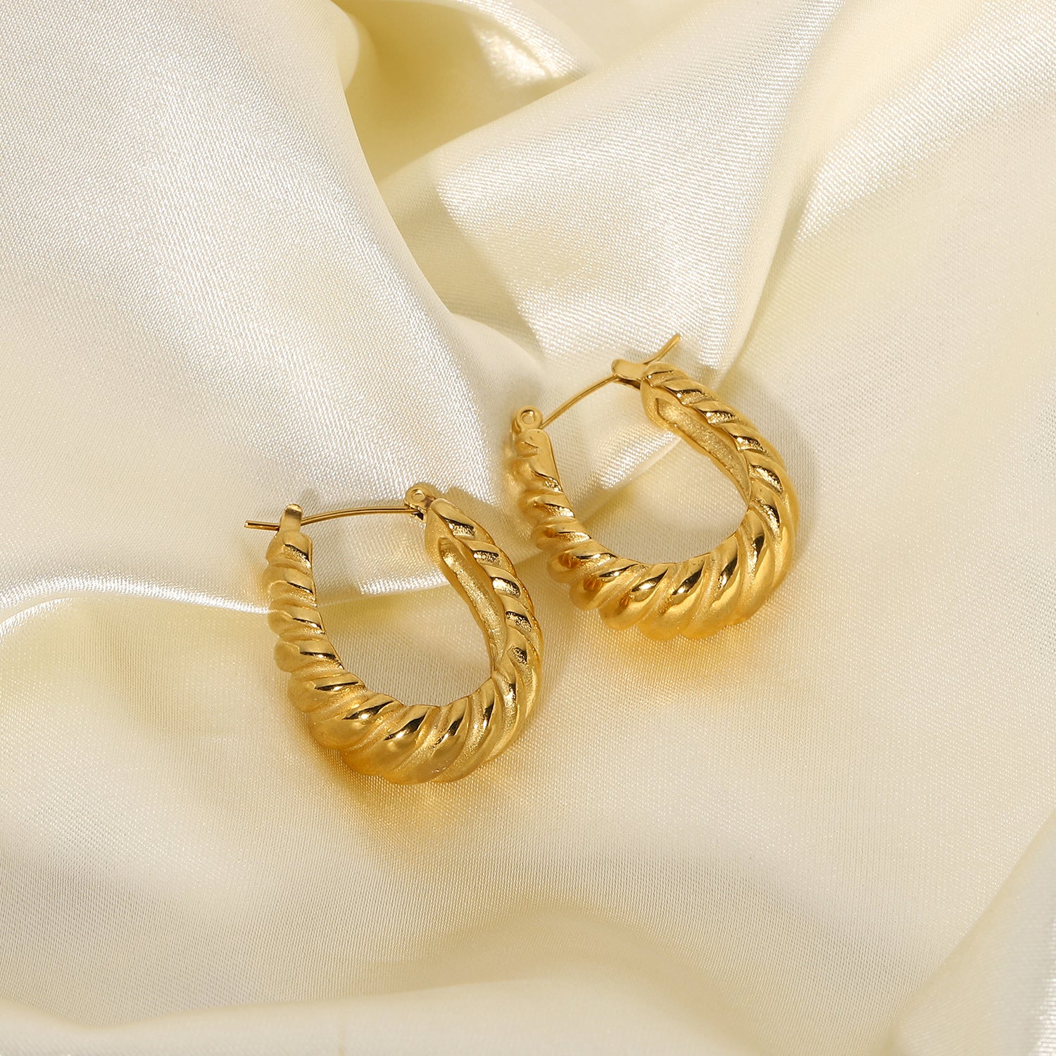 Lina Gold Earrings Image
