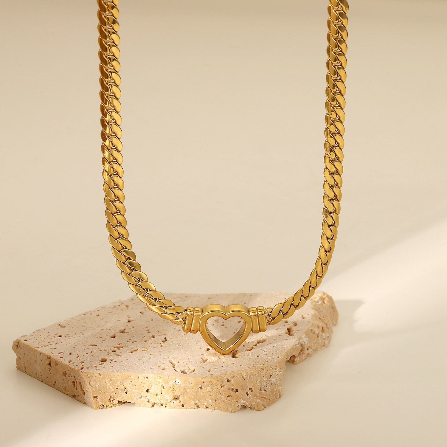 Vali Heart Choker Image