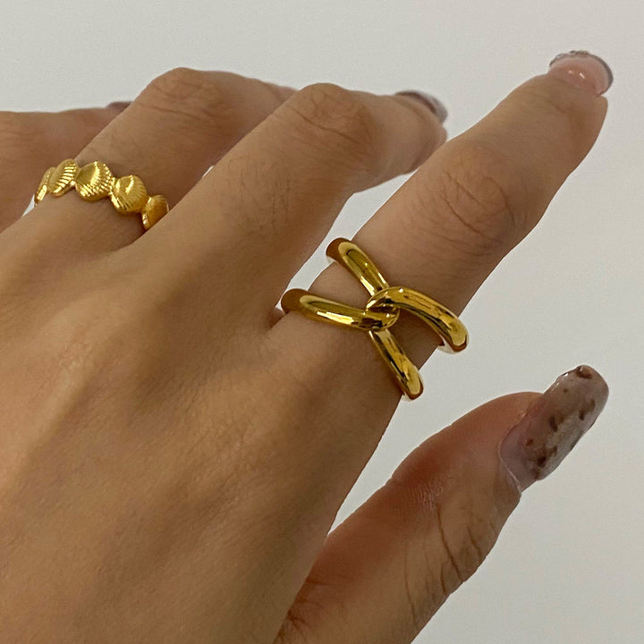 Nerine Gold Twist Ring