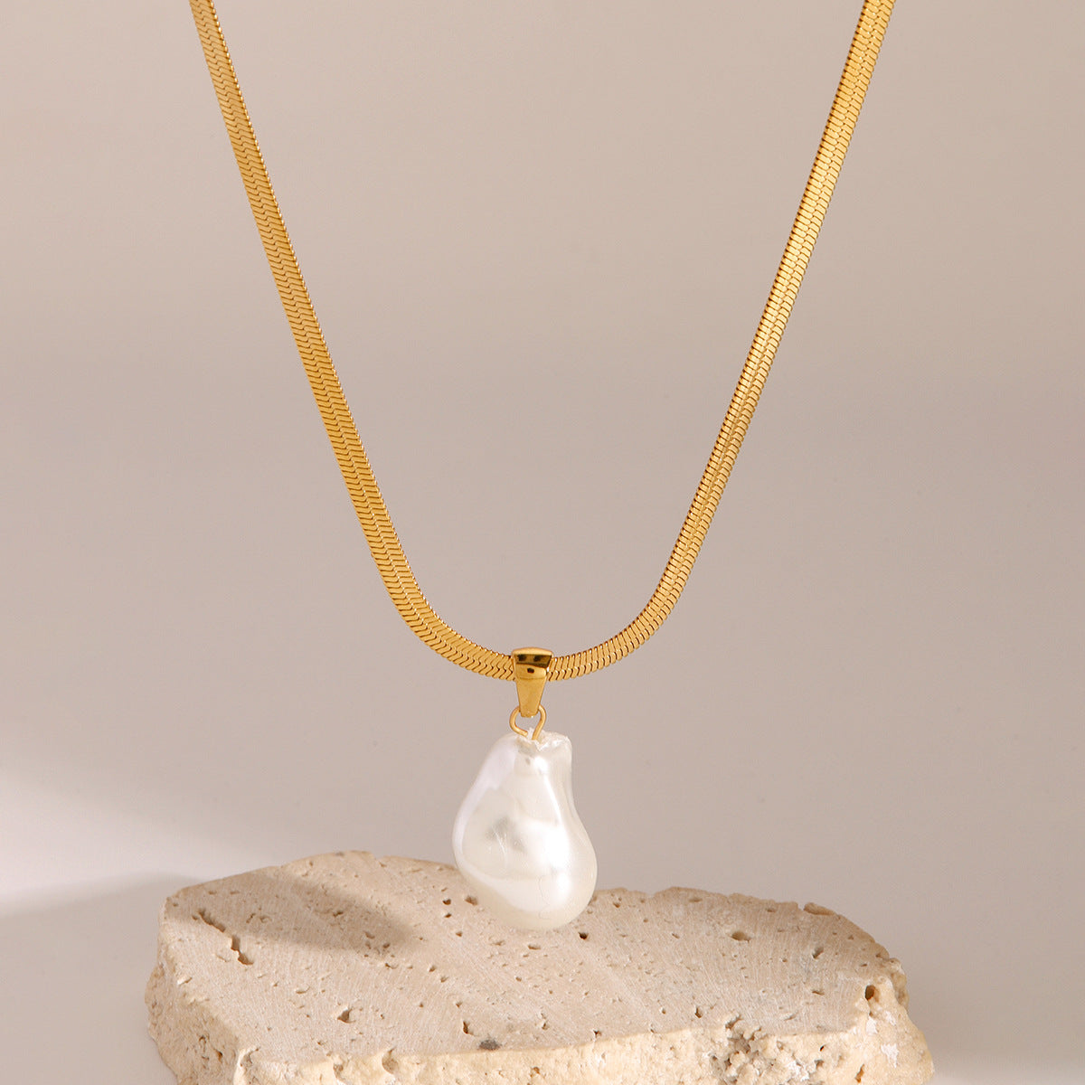 Glorietta Herringbone Pearl Necklace Image