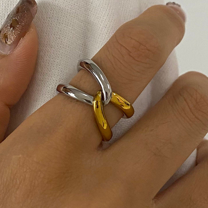 Nerine Gold Twist Ring