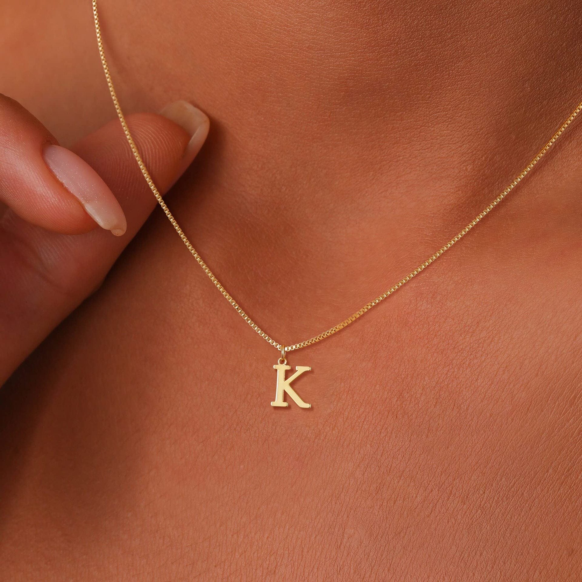 Therese Letter Initial Gold Necklace Image