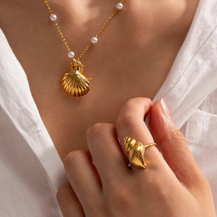 Quinnlyn Golden Seashell Ring