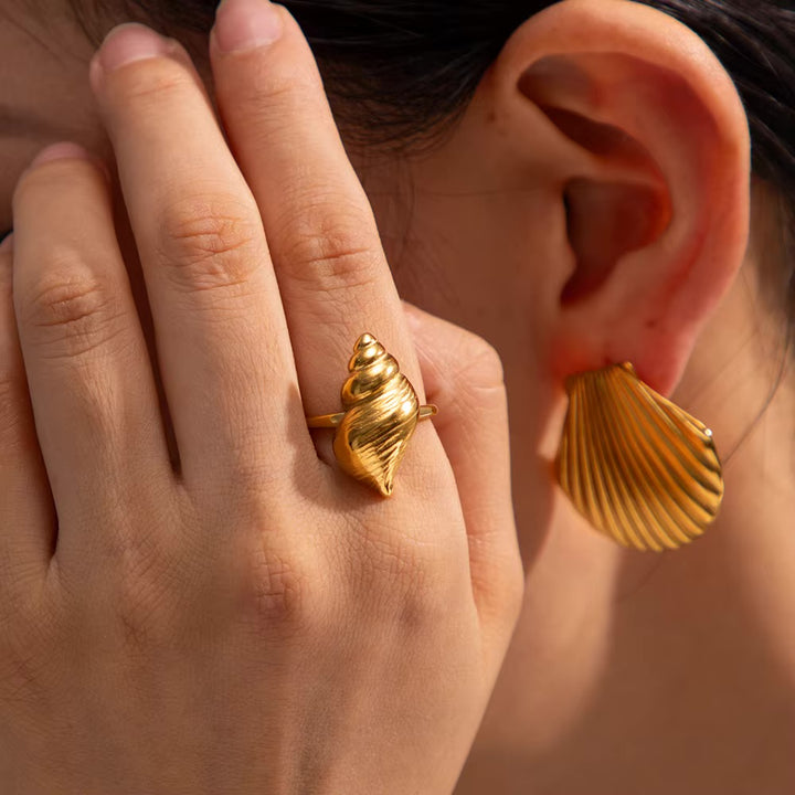 Quinnlyn Golden Seashell Ring