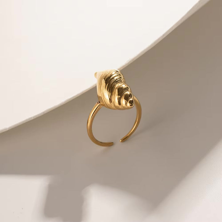 Quinnlyn Golden Seashell Ring