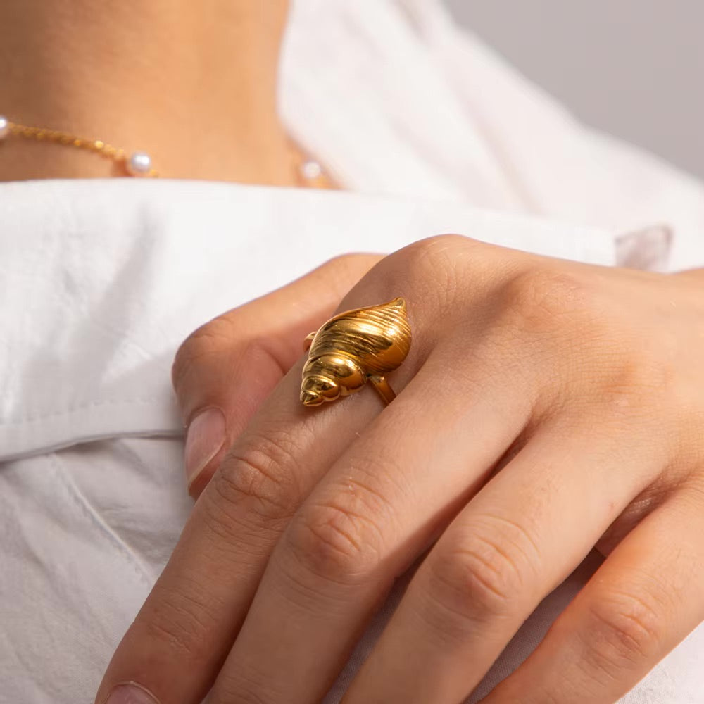 Quinnlyn Golden Seashell Ring