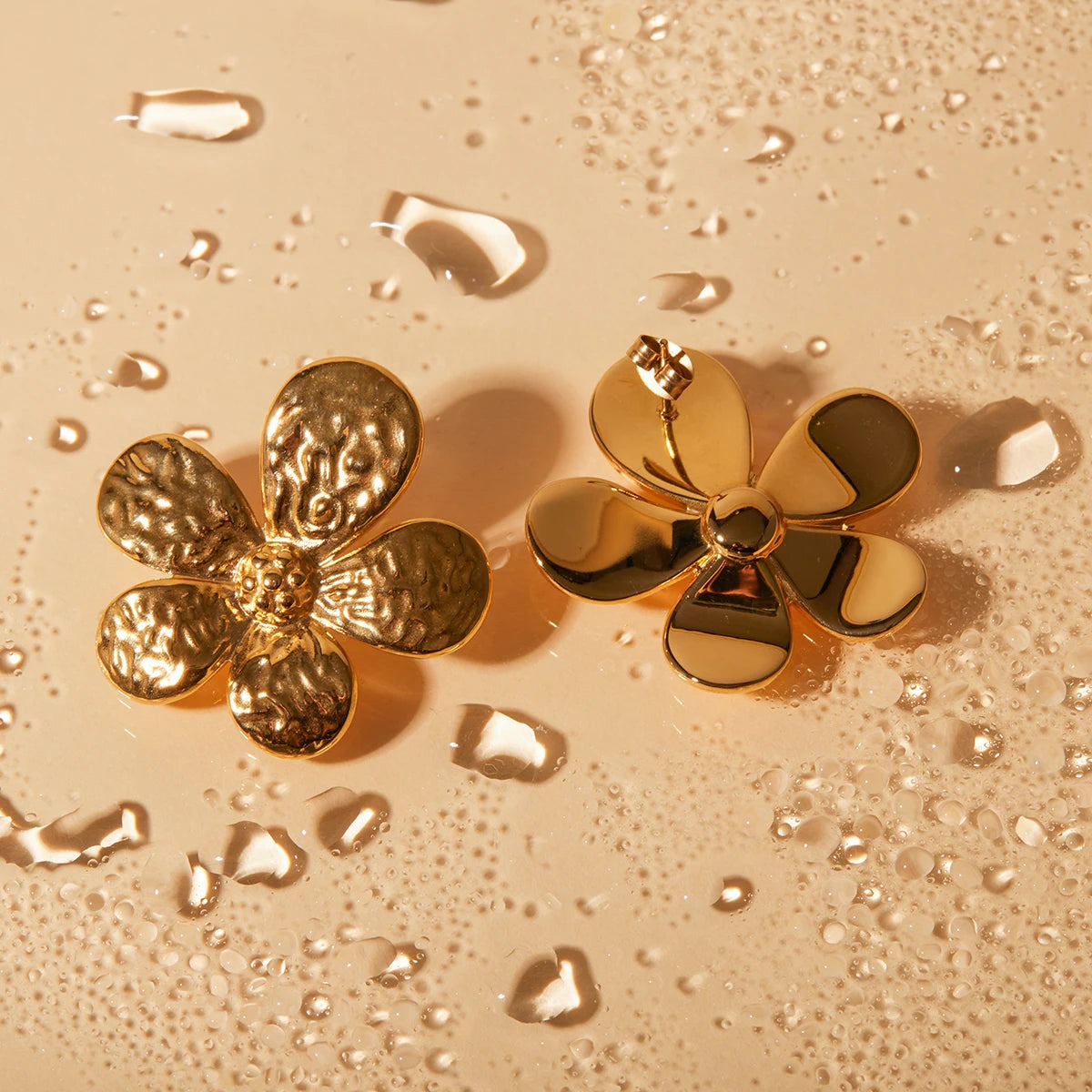 Daisy Gold Earrings Image