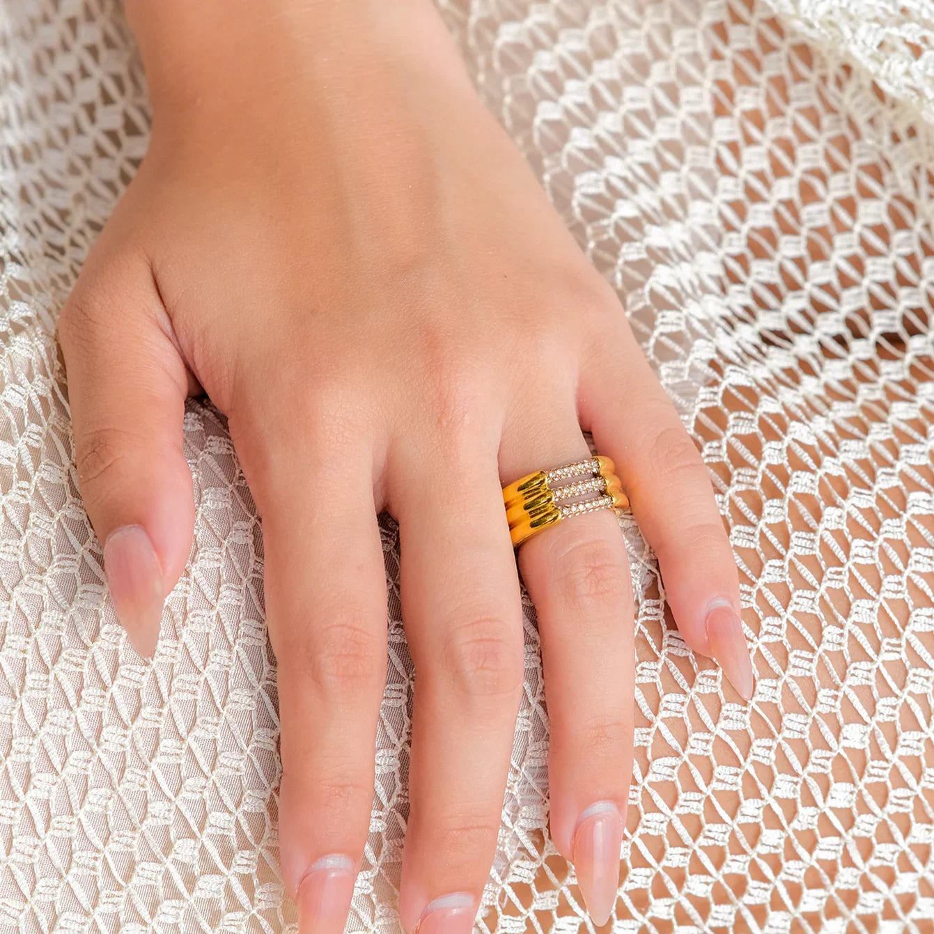 Avari Golden Rings Serenity Diamond Gold Ring โ Avaria
