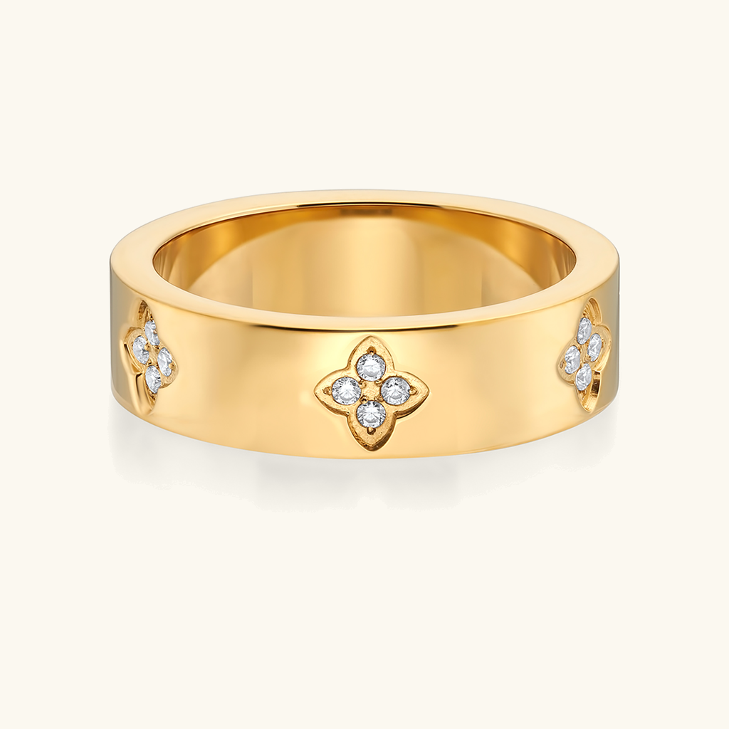 Nadine Clover Band Ring Image