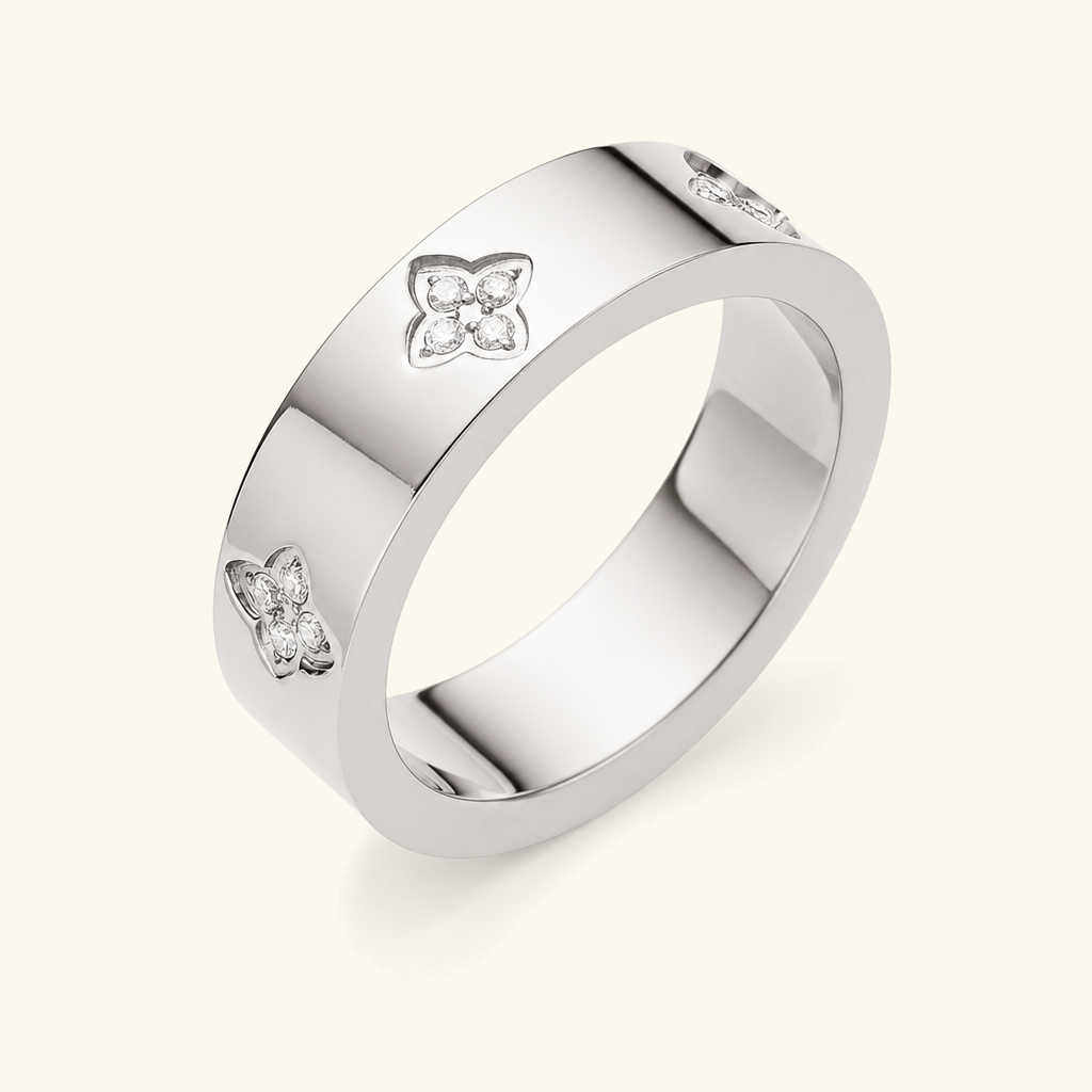 Nadine Clover Band Ring Image