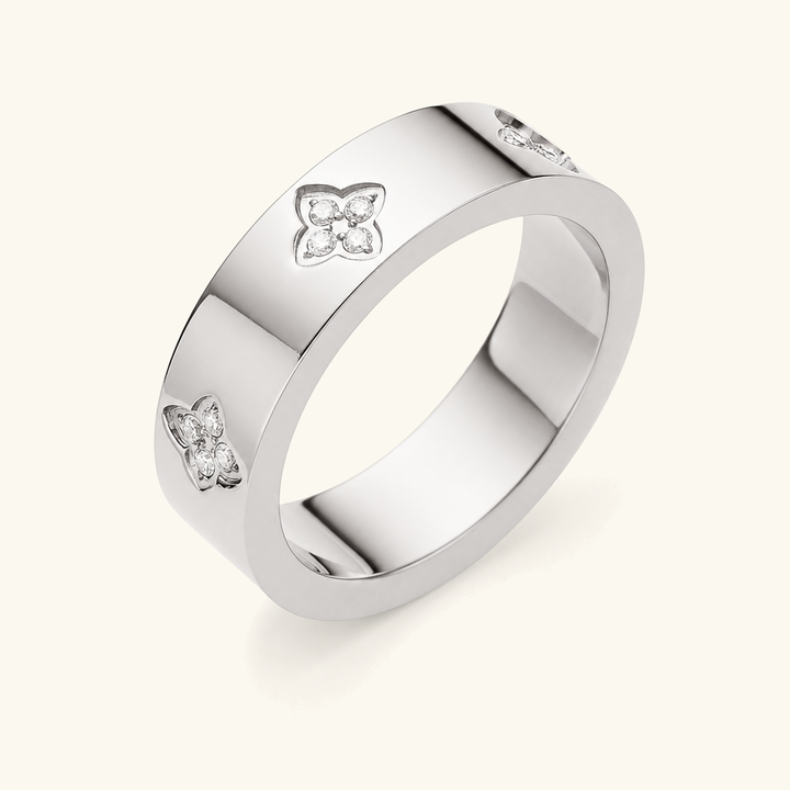 Nadine Clover Band Ring