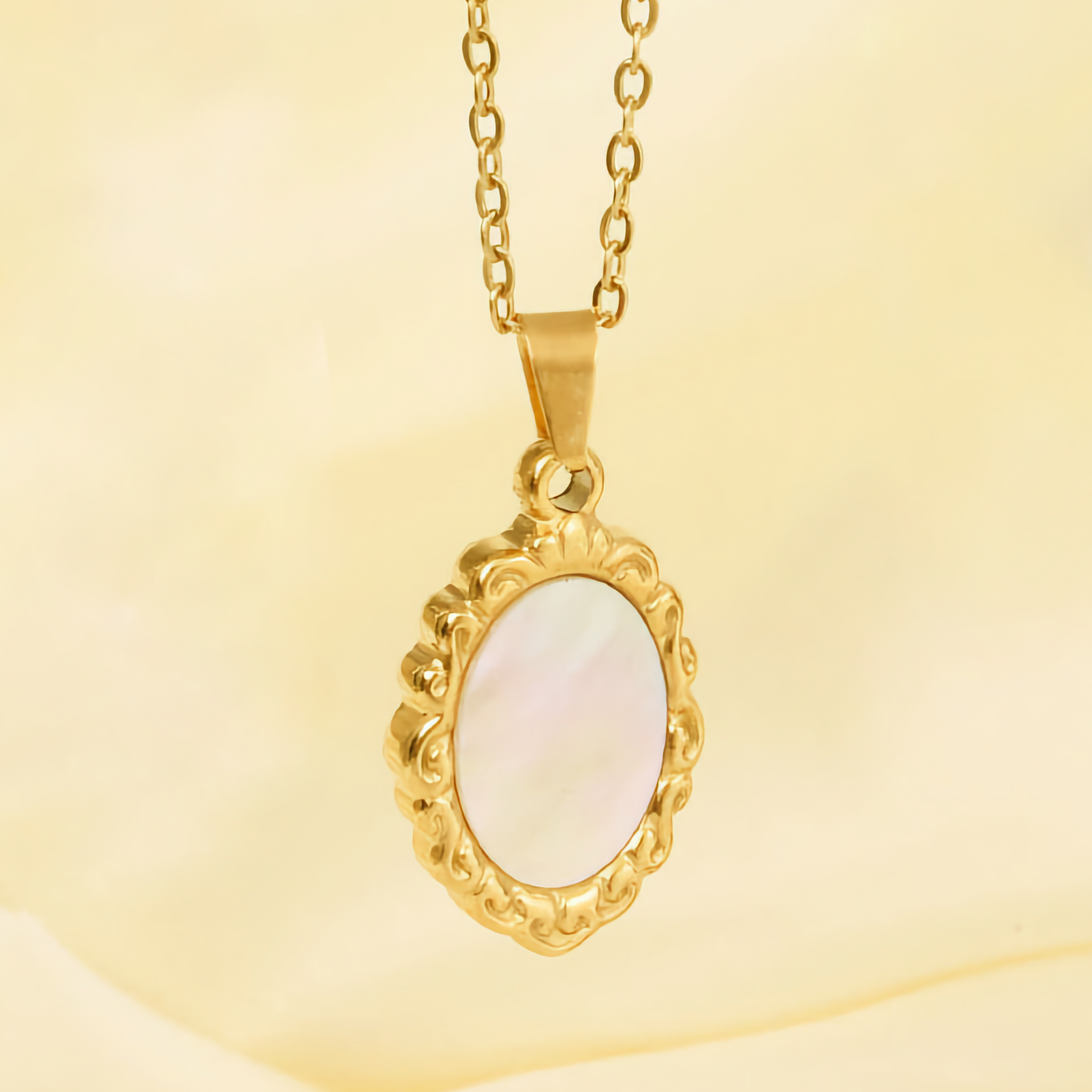Roselle Vintage Mother Of Pearl Pendant Image